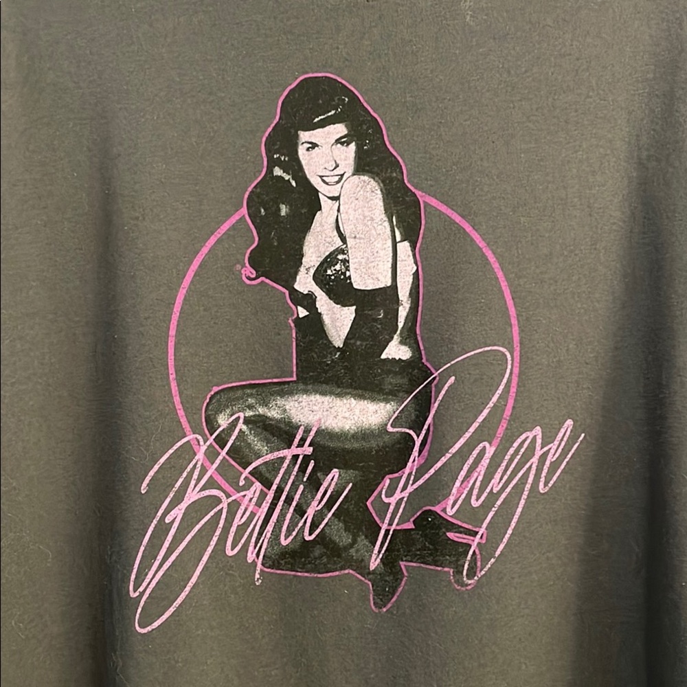Torrid Bettie Page The Vinyl Icons Graphic Tee Gray Size XXL Poly/Cotton Blend